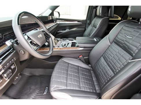 Certified 2026 Cadillac Escalade Platinum Sport w/ LPO, ONYX Package AWD/4WD image 6