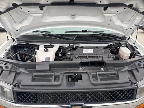 Used 2024 Chevrolet Express 2500 w/ Driver Convenience Package image 25