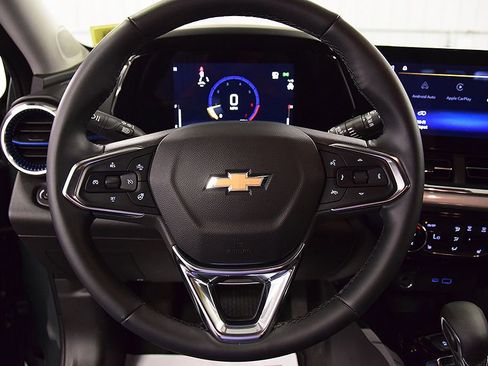 Used 2025 Chevrolet Trax LT w/ Driver Confidence Package FWD image 20