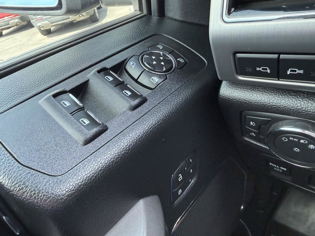 Used 2019 Ford F150 Platinum w/ Equipment Group 701A Luxury AWD/4WD image 29