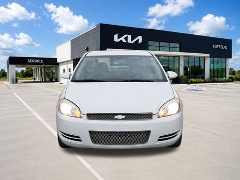 Used 2014 Chevrolet Impala Limited LS FWD image 2