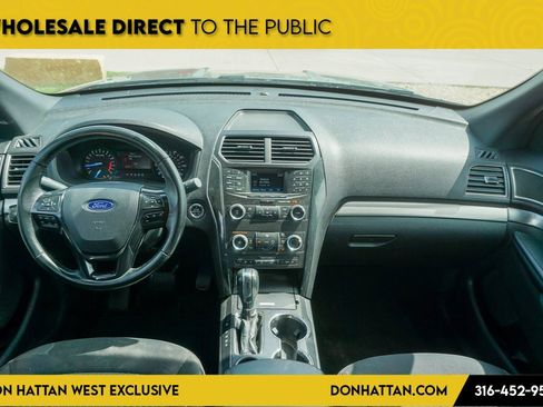 Used 2019 Ford Explorer XLT image 4
