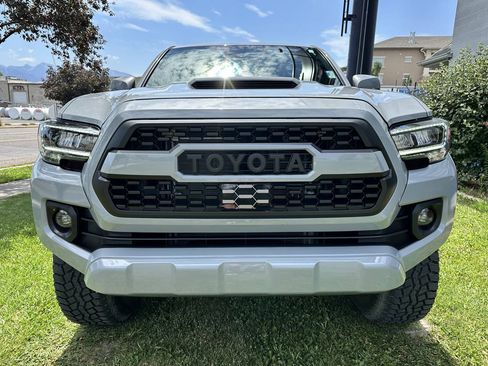 Used 2020 Toyota Tacoma TRD Sport w/ Technology Package AWD/4WD image 14