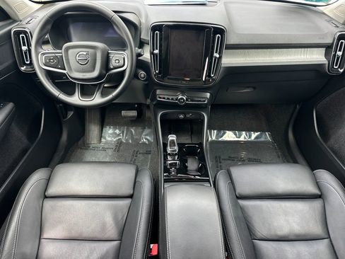Certified 2025 Volvo XC40 B5 Plus AWD/4WD image 12