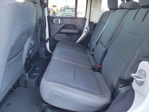 Certified 2025 Jeep Wrangler Unlimited Sahara w/ Safety Group AWD/4WD image 18