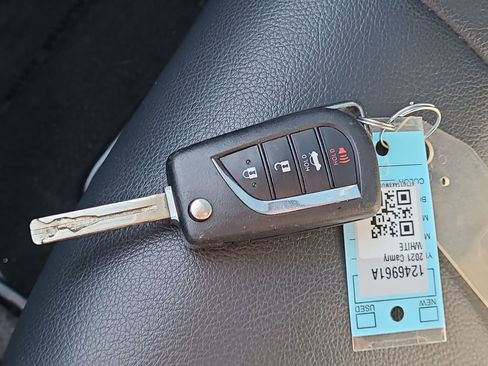 Used 2021 Toyota Camry SE image 34