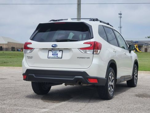 Certified 2022 Subaru Forester Premium AWD/4WD image 3