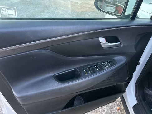 Used 2019 Hyundai Santa Fe SE image 13