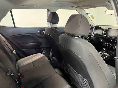Used 2025 Hyundai Venue SEL FWD image 14