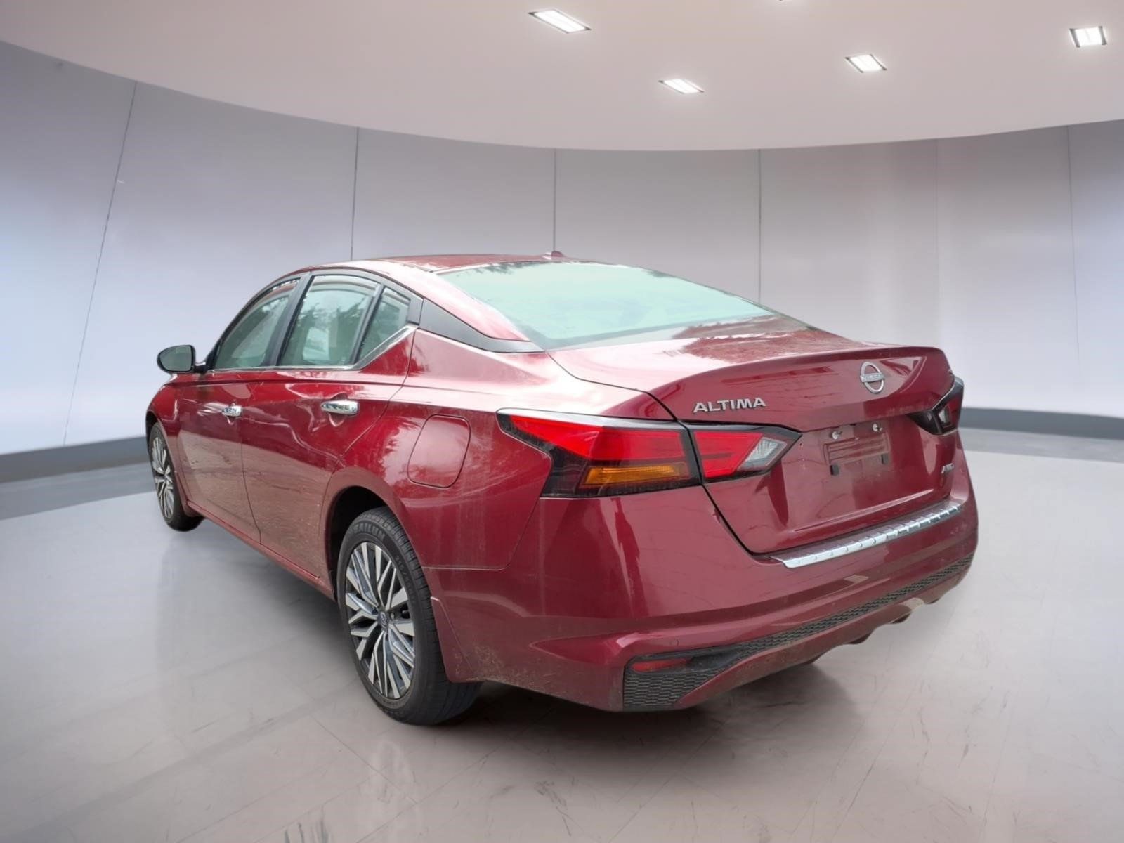 Used 2023 Nissan Altima 2.5 SV AWD/4WD image 3