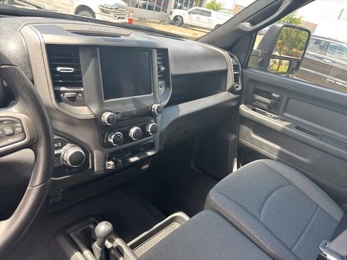 Used 2024 RAM 2500 Tradesman w/ Chrome Appearance Group AWD/4WD image 15