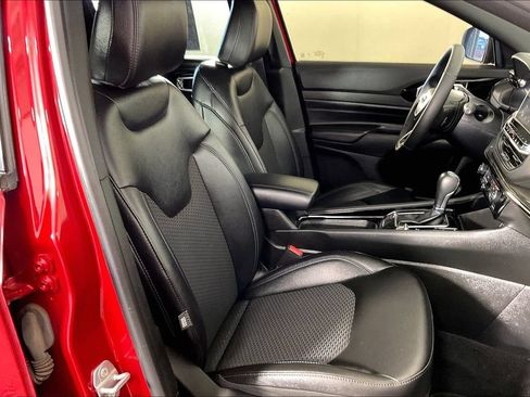 Used 2025 Jeep Compass Latitude w/ Altitude Special Edition AWD/4WD image 10