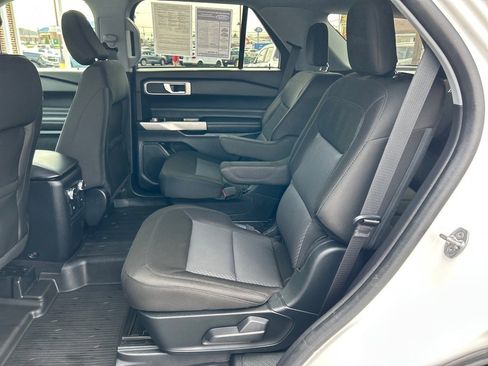 Used 2022 Ford Explorer XLT image 10