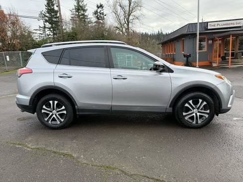 Used 2016 Toyota RAV4 LE AWD/4WD image 6