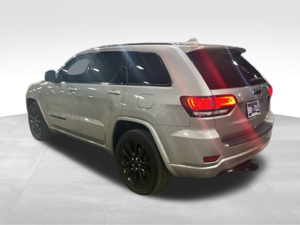 Used 2020 Jeep Grand Cherokee Altitude RWD image 10