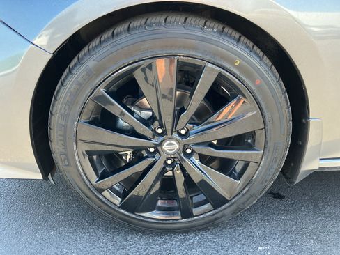 Used 2022 Nissan Altima 2.5 SR w/ Midnight Edition Package AWD/4WD image 14