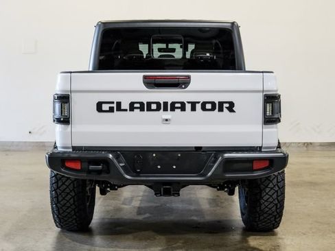Used 2023 Jeep Gladiator Sport AWD/4WD image 32