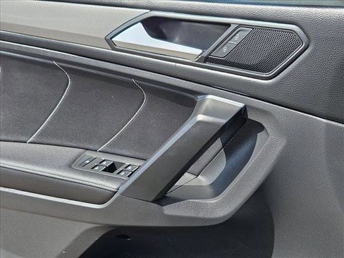Used 2023 Volkswagen Tiguan SE FWD image 11