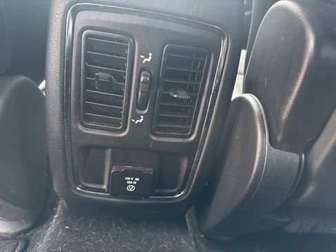 Used 2019 Jeep Grand Cherokee Altitude RWD image 12