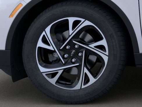 New 2025 Lincoln Nautilus Premier w/ Equipment Group 102A image 19