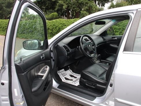 Used 2005 Honda Accord EX image 5