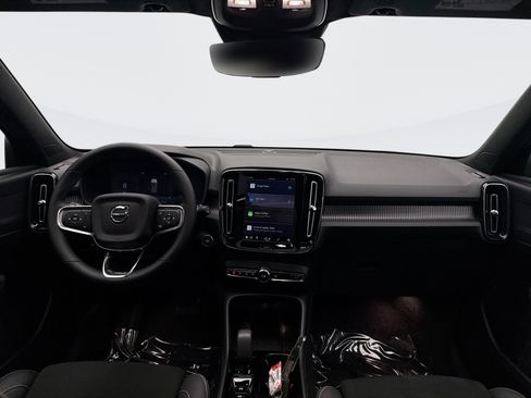 Used 2025 Volvo XC40 B5 Plus AWD/4WD image 14