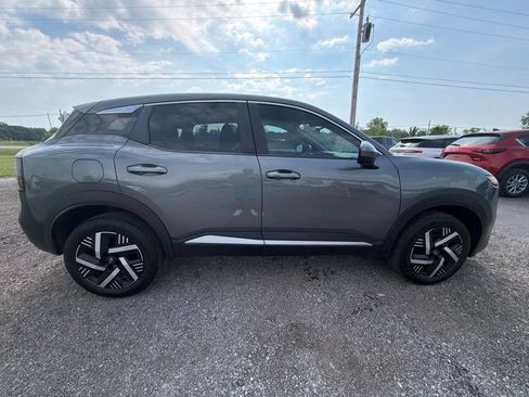 Used 2025 Nissan Kicks SV FWD image 5
