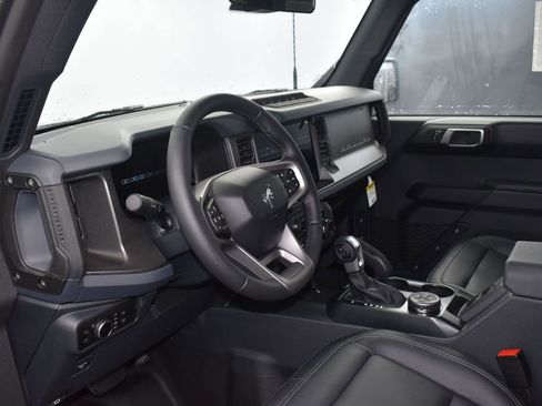 New 2025 Ford Bronco Badlands image 8