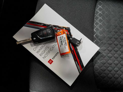 Used 2021 Toyota C-HR LE image 21