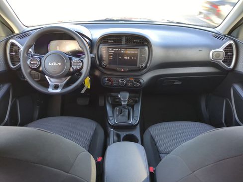 Certified 2025 Kia Soul LX w/ LX Technology Package image 17