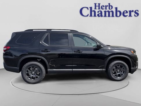 Used 2025 Honda Pilot TrailSport image 5