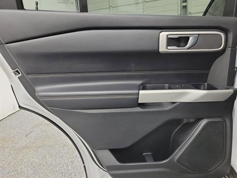 Used 2021 Ford Explorer XLT w/ Equipment Group 202A image 11