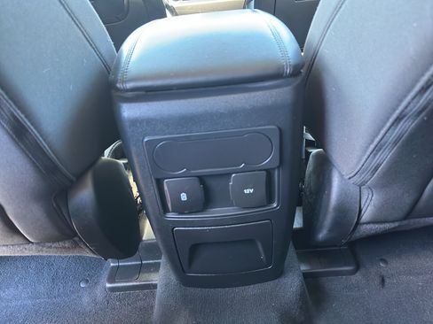 Used 2022 Ford Explorer XLT w/ Class IV Trailer Tow Package AWD/4WD image 39