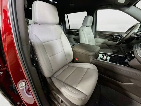 New 2026 Chevrolet Suburban LT w/ Comfort Package AWD/4WD image 25
