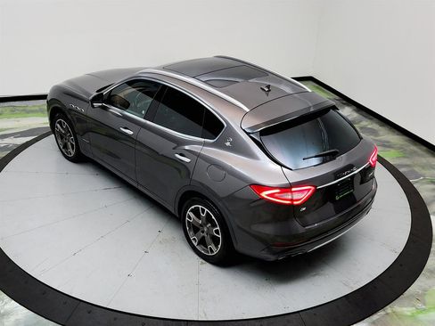 Used 2018 Maserati Levante GranLusso AWD/4WD image 35