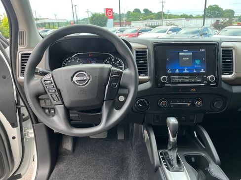 Used 2022 Nissan Frontier SV AWD/4WD image 23