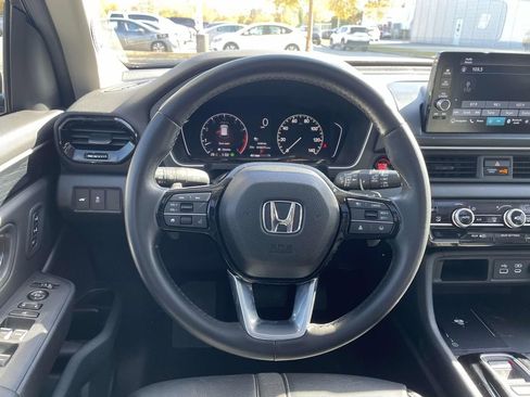 Used 2025 Honda Pilot Touring image 14