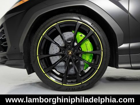 Used 2022 Lamborghini Urus AWD/4WD image 9