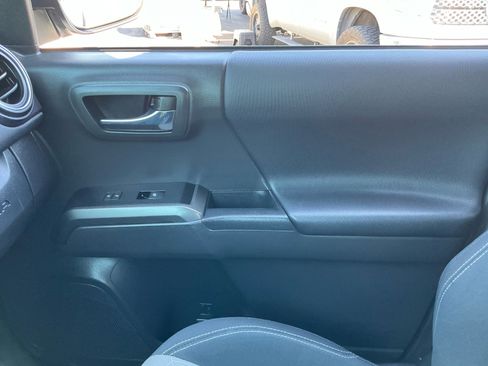 Certified 2023 Toyota Tacoma TRD Off-Road image 16