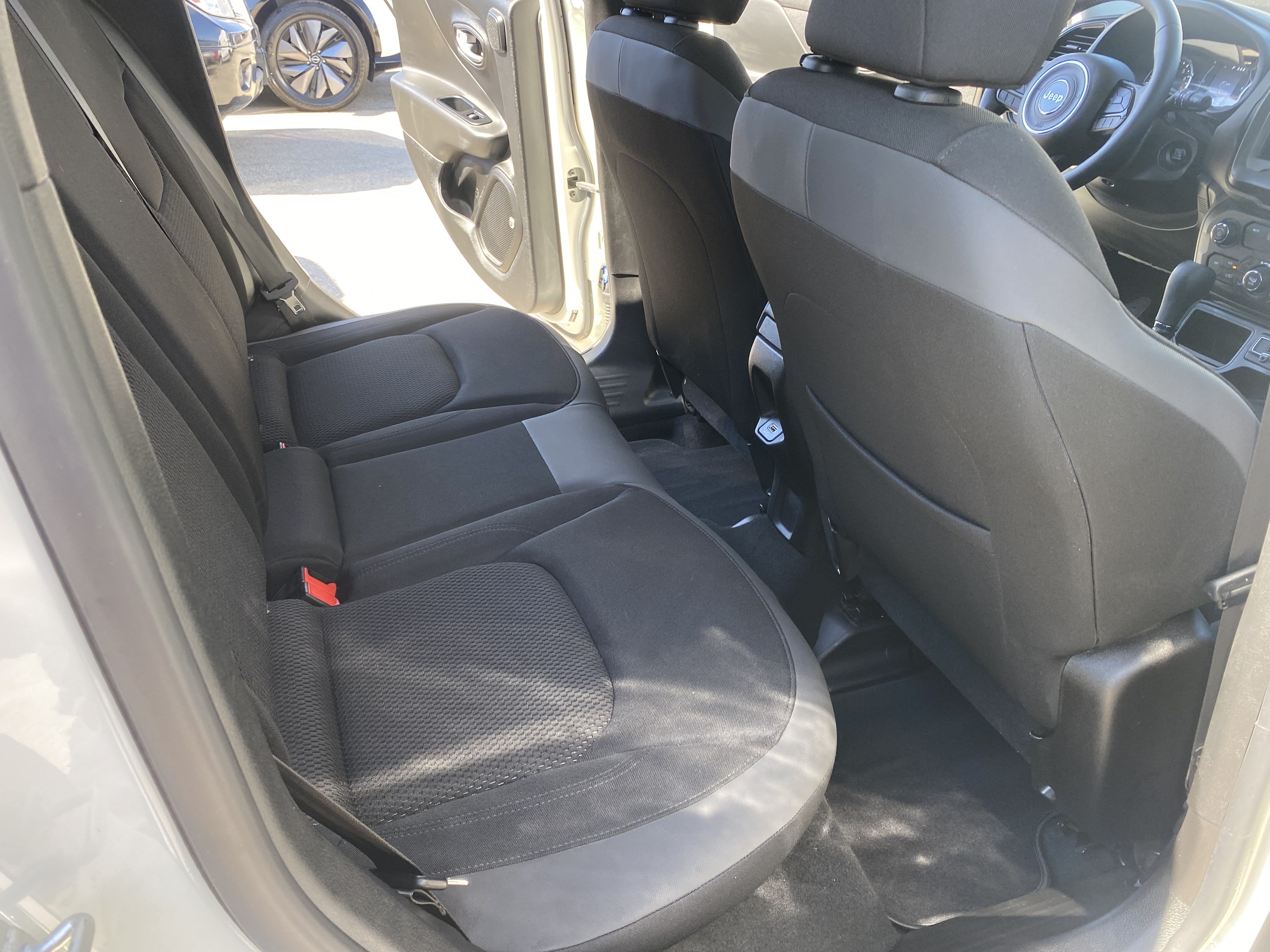 Used 2019 Jeep Renegade Altitude w/ Quick Order Package 22M FWD image 16