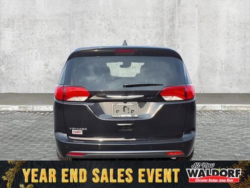 New 2025 Chrysler Voyager LX image 5