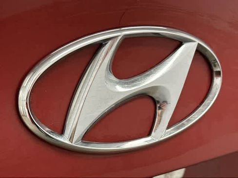 Used 2017 Hyundai Elantra Limited w/ Limited Tech Package 04 image 19