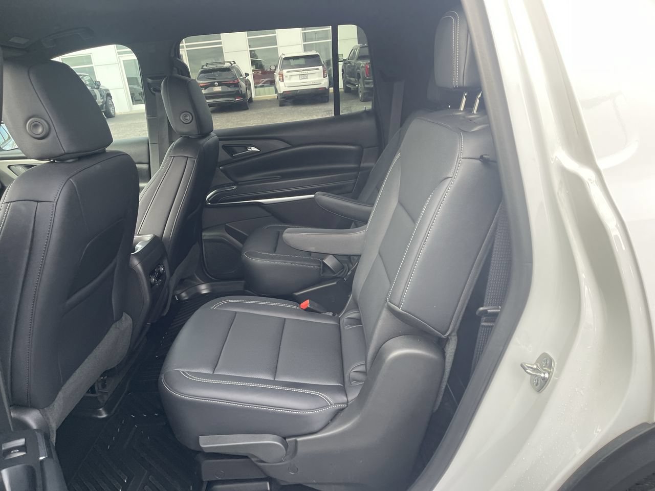 Used 2025 Chevrolet Traverse LT FWD image 25