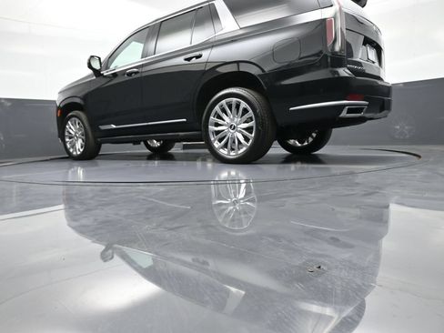 Used 2024 Cadillac Escalade Premium Luxury AWD/4WD image 38