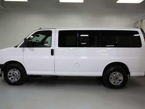 Used 2019 GMC Savana 3500 LS w/ Cold Climate Package RWD image 17