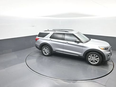 Certified 2023 Ford Explorer XLT w/ Equipment Group 202A AWD/4WD image 25