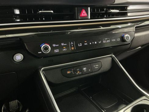 Used 2025 Kia Carnival SX Prestige FWD image 22