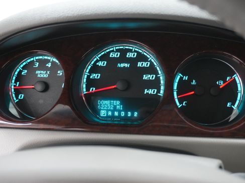 Used 2011 Buick Lucerne CXL w/ Driver Confidence Package FWD image 18