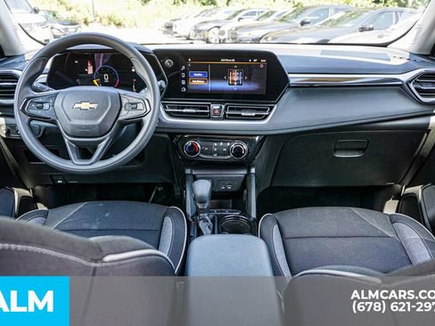 Used 2025 Chevrolet TrailBlazer LT FWD image 24