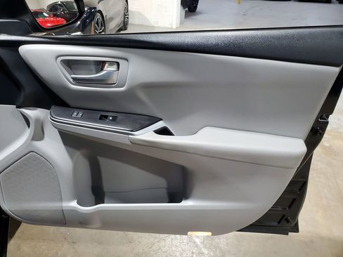 Used 2017 Toyota Camry SE FWD image 15